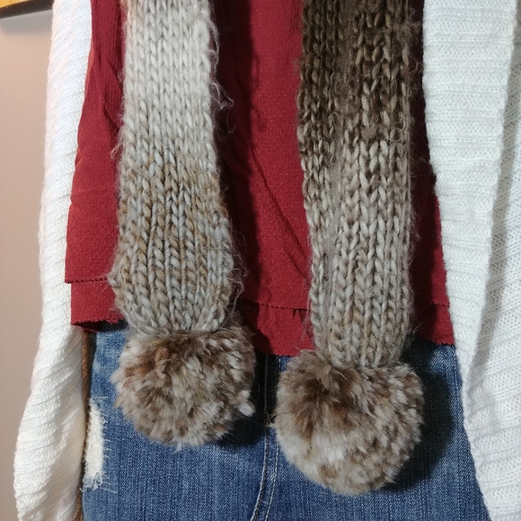Brown Fuzzy Knit Scarf Pom Pom Ball Ends - Picture 2 of 2
